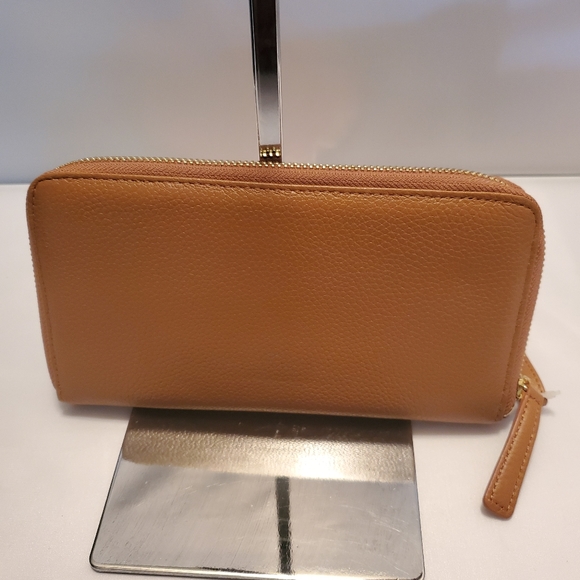 Wristlet/ Wallet- NWOT - Picture 2 of 4